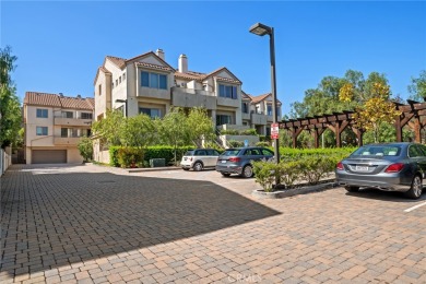 Beach Townhome/Townhouse Sale Pending in El Segundo, California