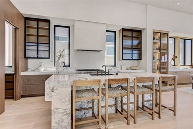 Beach Home For Sale in Manhattan Beach, California