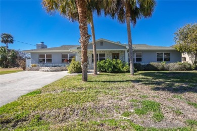 Beach Home For Sale in Crystal River, Florida