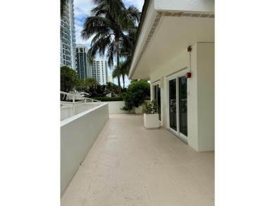 Beach Condo For Sale in Miami Beach, Florida