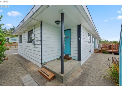 Beach Home For Sale in Coos Bay, Oregon