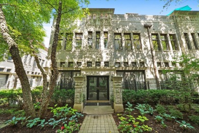 Beach Townhome/Townhouse Sale Pending in Chicago, Illinois