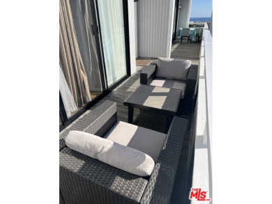 Beach Condo Sale Pending in Newport Beach, California