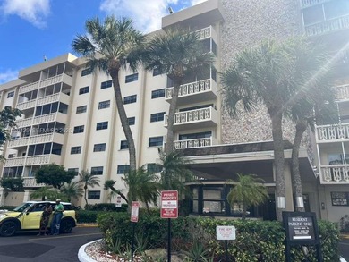 Beach Condo For Sale in Miami, Florida