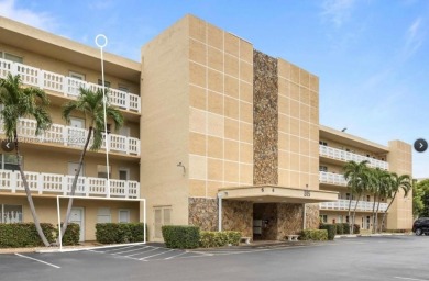 Beach Condo For Sale in Dania, Florida