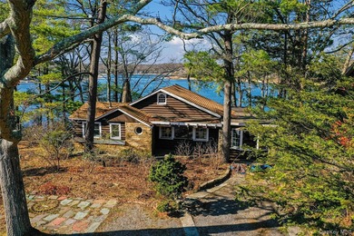 Beach Home For Sale in Ridge, New York