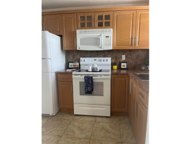Beach Condo For Sale in Sunrise, Florida