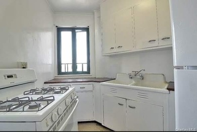 Beach Condo Sale Pending in Bronx, New York