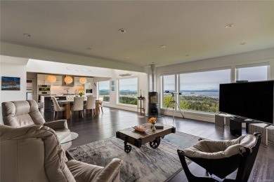 Beach Home For Sale in North Saanich, 