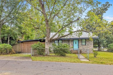 Beach Home For Sale in Ocean Springs, Mississippi