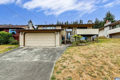 Beach Home For Sale in Port Angeles, Washington