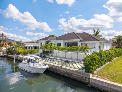 Beach Home For Sale in Sarasota, Florida