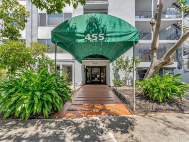 Beach Condo For Sale in Oakland, California