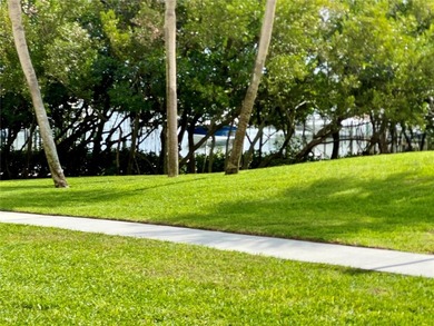 Beach Condo For Sale in South Pasadena, Florida