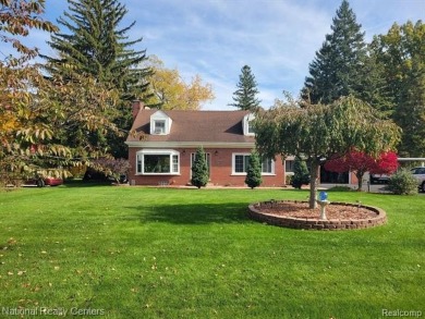 Beach Home For Sale in Grosse Ile, Michigan