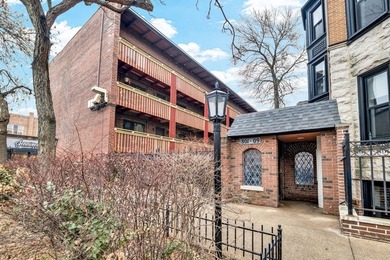 Beach Condo For Sale in Chicago, Illinois