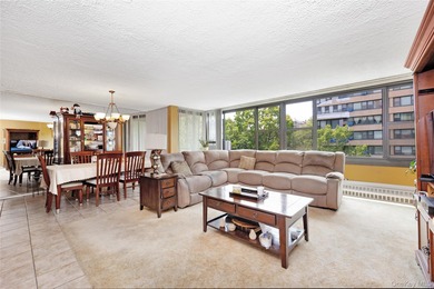 Beach Home For Sale in Beechhurst, New York