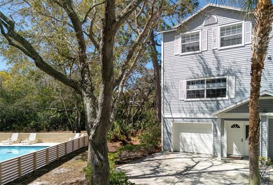 Beach Townhome/Townhouse For Sale in Palm Harbor, Florida