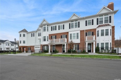 Beach Townhome/Townhouse Sale Pending in Roslyn, New York