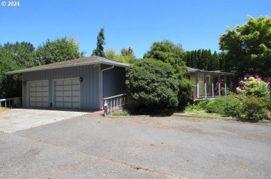 Beach Home For Sale in Brookings, Oregon