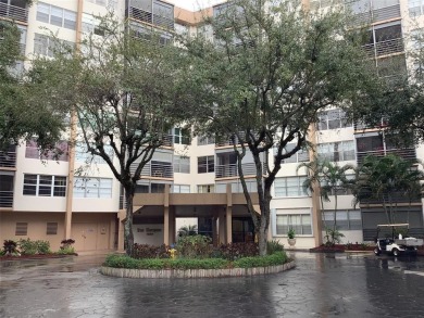 Beach Condo For Sale in Pembroke Pines, Florida