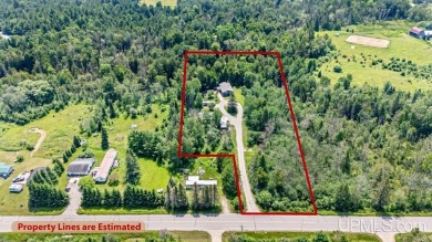 Beach Home For Sale in Gladstone, Michigan