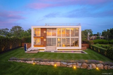 Beach Home For Sale in Cutchogue, New York