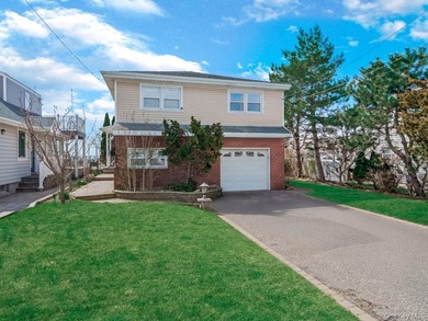 Beach Home For Sale in Lindenhurst, New York