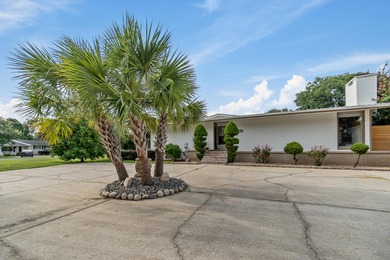 Beach Home For Sale in Gulf Breeze, Florida