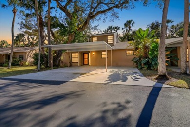 Beach Townhome/Townhouse For Sale in Sarasota, Florida