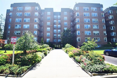 Beach Home Sale Pending in Bayside, New York