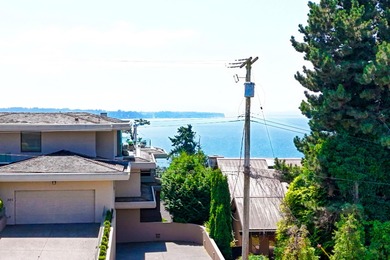 Beach Condo For Sale in White Rock, BC
