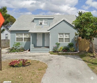 Beach Townhome/Townhouse For Sale in Lake Worth, Florida
