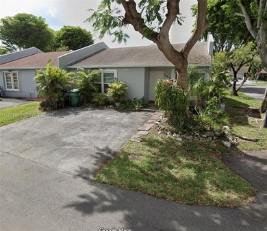 Beach Townhome/Townhouse For Sale in Miami, Florida