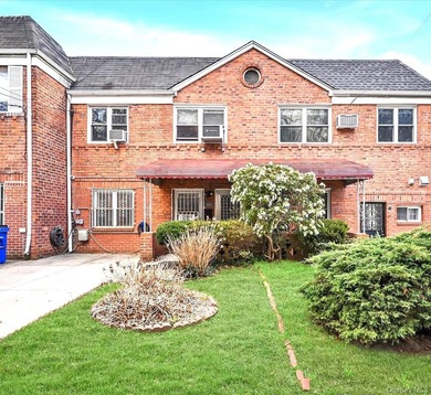 Beach Home For Sale in Flushing, New York
