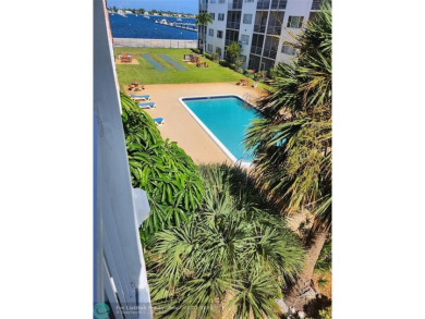 Beach Condo For Sale in West Palm Beach, Florida