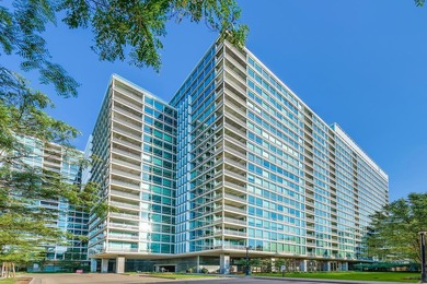 Beach Condo For Sale in Skokie, Illinois