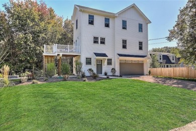 Beach Home For Sale in South Kingston, Rhode Island