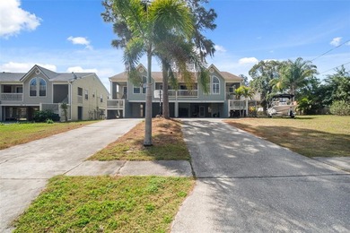 Beach Townhome/Townhouse For Sale in Palm Harbor, Florida