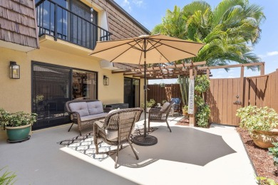 Beach Townhome/Townhouse For Sale in Greenacres, Florida