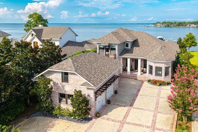 Beach Home Sale Pending in Destin, Florida