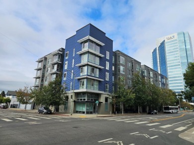 Beach Condo For Sale in Oakland, California