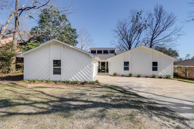 Beach Home For Sale in Diamondhead, Mississippi