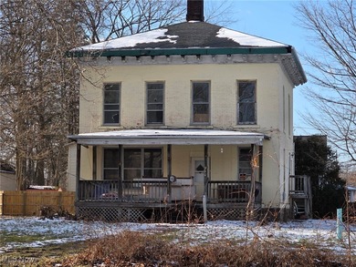 Beach Home For Sale in Geneva, Ohio