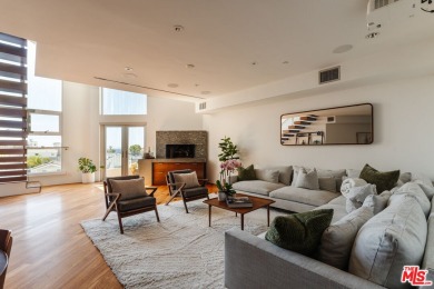 Beach Condo For Sale in Venice, California