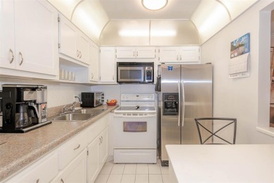 Beach Condo For Sale in Lauderdale Lakes, Florida