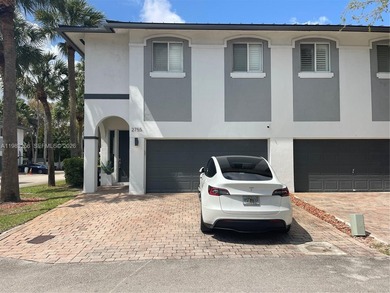Beach Townhome/Townhouse For Sale in Dania, Florida