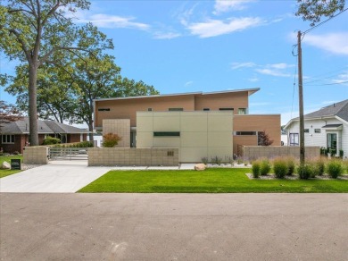 Beach Home For Sale in Holland, Michigan