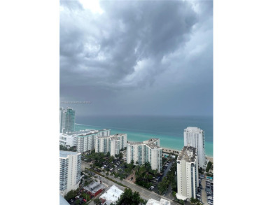 Beach Condo For Sale in Hollywood, Florida