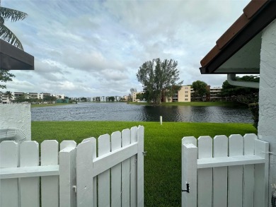 Beach Townhome/Townhouse Sale Pending in Miami, Florida